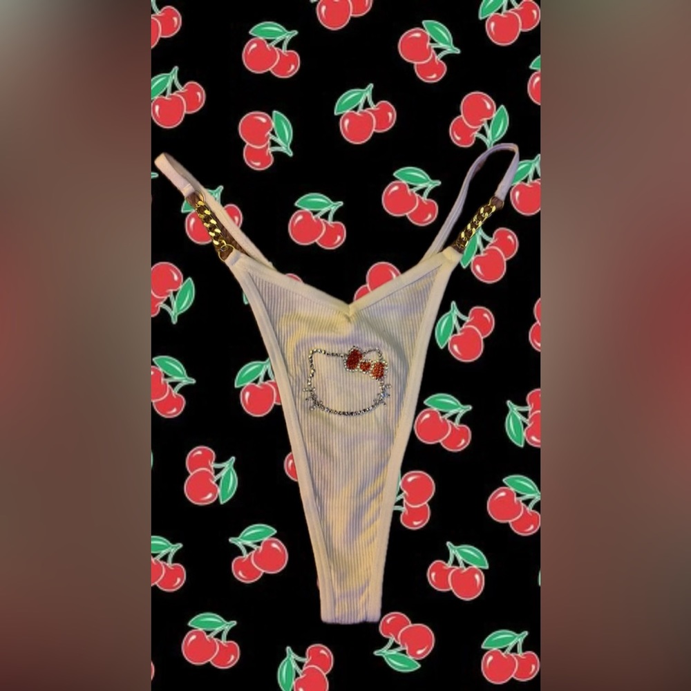 Hello Kitty Thong 💋✨